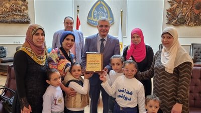 رئيس جامعة الزقازيق يلتقي مرضى التمثيل الغذائى ونائب الهيئة التعليمية للمستشفيات