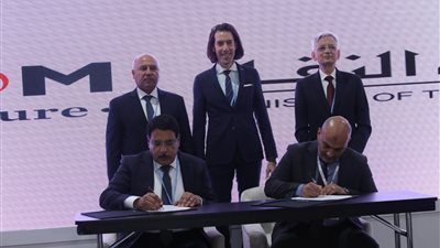 النقل توقع مذكرات في مجال السكك الحديدية والمترو والجر الكهربائي مع شركات عالمية