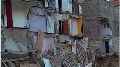 لودر يتسبب فى انهيار ثلاث عقارات وتشريد 10 أسر بمدينة حلوان