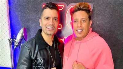 إعلامي شهير يفتح النار على قطر بعد اختيار بيكا وشاكوش في افتتاح كأس العالم