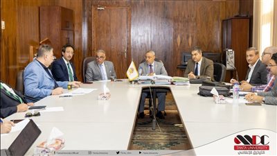 رئيس جامعة طنطا يتابع الموقف التنفيذي لمشروعات القطاع الطبي