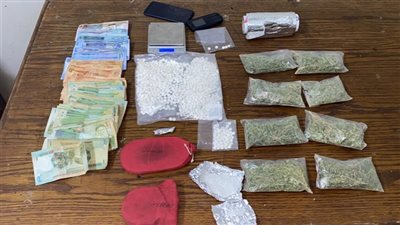 حجز 3 أشخاص لحيازتهم كمية من مخدر الهيدرو في بدر