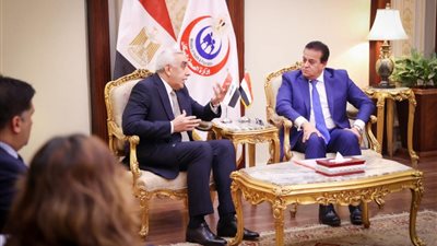 وزير الصحة يستقبل سفير دولة العراق لبحث سبل تعزيز التعاون بين البلدين