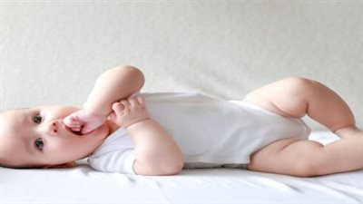 الصحة توضح تأثير قلة النوم على صحة الطفل 