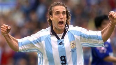 باتيستوتا: كنت محظوط باللعب مع مارادونا وهذه فرص الأرجنتين في المونديال 