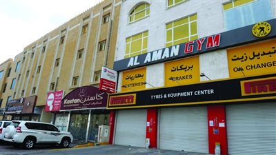 الحكومة تكشف المنشآت المستثناة من غلق المحال التجارية