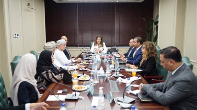 وزيرة التخطيط والتنمية الاقتصادية تناقش سبل التعاون مع شركة بورصة مسقط