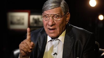 تدهور الحالة الصحية للإعلامي مفيد فوزي.. ومطالبات بتدخل عاجل من الرئيس