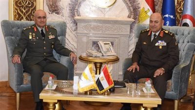 الفريق أسامة عسكر يلتقي قائد الحرس الوطني القبرصي.. صور