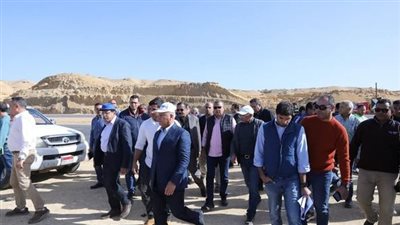 وزير النقل يتفقد مواقع العمل بالخط الثاني للقطار الكهربائي السريع.. صور