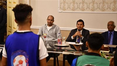 وزير الرياضة يلتقى مجموعة من المواهب المشاركين فى برنامج 