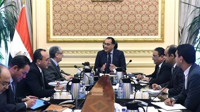 رئيس الوزراء يستعرض مشروعات الطاقة المتجددة ومستجدات إنتاج الهيدروجين الأخضر