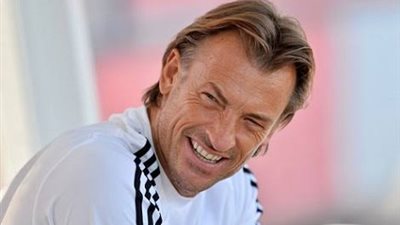 هيرفي رينارد يضحك ويتحدى بالسعودية الجميع رغم الهزيمة من بولندا