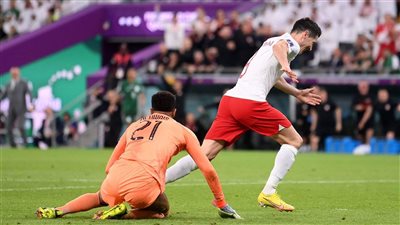 مشاهد من خسارة منتخب السعودية أمام بولندا 