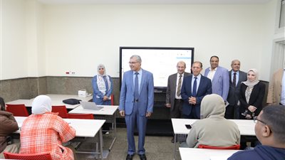 تفاصيل زيارة رئيس جامعة الزقازيق للجامعة الأهلية بالعاشر من رمضان