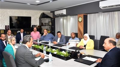 تفاصيل لقاء محافظ أسوان مع وفد وزارة التنمية المحلية