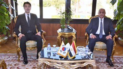 وزير الطيران المدني يلتقي سفير كوريا الجنوبية بالقاهرة