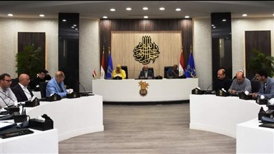 محافظ أسوان يتخذ قرارات «سوداء» للمسؤولين في المحليات.. اعرف السبب