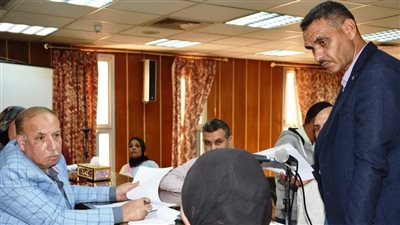 السكرتير العام يستجيب لمطالب 40 رجلًا وسيدة في أسوان.. اعرف التفاصيل
