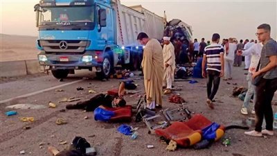 الأسفلت تحول إلى بركة دم.. مصرع 4 أشخاص في حادث سير بالمنيا 