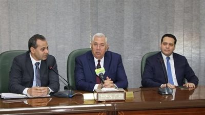 وزير الزراعة يسلم 23 متدربا من 18 دولة أفريقية شهادات تدريب 