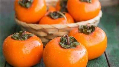 هذا ما يفعله تناول فاكهة الكاكا للقولون