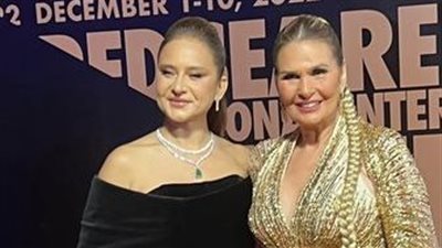 نجوم الفن يتوافدون على السجادة الحمراء بمهرجان البحر الأحمر (صور)