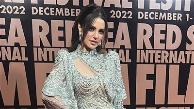 درة تتألق على السجادة الحمراء لمهرجان البحر الأحمر السينمائي