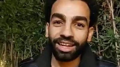 سائق من الفيوم.. شبيه محمد صلاح يقلب الفيس بوك
