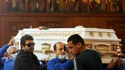 محمود سعد وأحمد الطاهري أول الحاضرين في جنازة مفيد فوزي (صور)