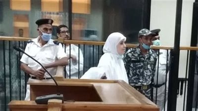 تأجيل محاكمة عائشة الشاطر و30 آخرين بتهمة تمويل الإرهاب للغد