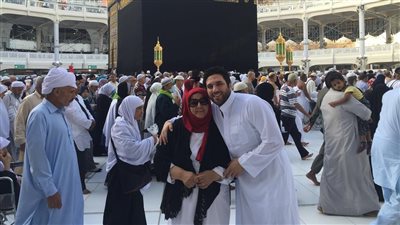 بصورة من الكعبة.. حسن الرداد يتذكر والدته بصدفة غريبة