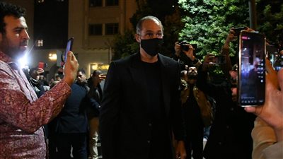 جمال مبارك يقدم واجب العزاء في الصحفي مفيد فوزي (صور)