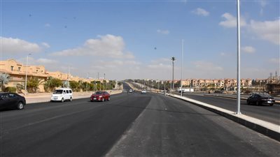 الموقف التنفيذي لأعمال تطوير المحاور والطرق الرئيسية بالقاهرة الجديدة (صور)