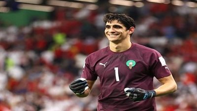 ياسين بونو يفوز بجائزة أفضل لاعب في مباراة المغرب وإسبانيا 