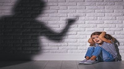 بعد 5 سنين عرفي.. مي تطالب بإثبات نسب طفلتها داخل محكمة الأسرة