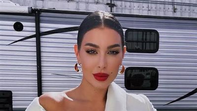 ياسمين صبري بـ«عباءة وطرحة» في أحدث ظهور بالسعودية (صور)