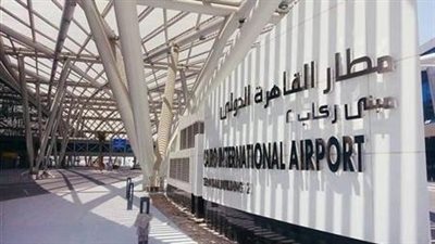 جهود رجال الجمارك فى كشف المهربين داخل مطار القاهرة 