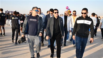  وزير الرياضة يطلق إشارة البدء لماراثون الاهرامات