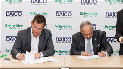 شنايدر إلكتريك توقع عقد شراكة لتوزيع منتجاتها عبر منصة (داتكو) 