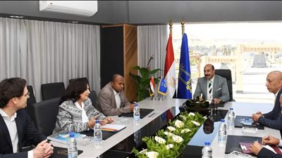 محافظ أسوان يوقع اتفاقية المرحلة الجديدة لمشروع تحسين مياه الشرب 