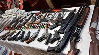 ضبط 3 أشخاص بحوزتهم رشاش جرينوف وبنادق آلية في المنيا 
