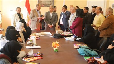 وزير القوى العاملة يوجه بسرعة توفير وحدة متنقلة لتدريب البدويات على المشغولات اليدوية