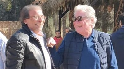 حسين فهمي في كواليس 