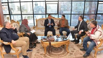 محافظ الدقهلية يبحث مع إدارة مهرجان المنصورة المسرحي الإقليمي تحضيرات دورته الثانية