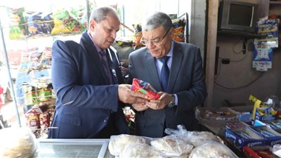 محافظ المنيا يقود حملة مكبرة لضبط الأسعار ورصد محتكري السلع الغذائية بمركز ملوي