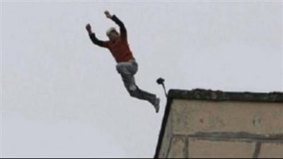 تفاصيل سقوط قهوجى من الدور الرابع بعد احتجازه فى مدينة بدر