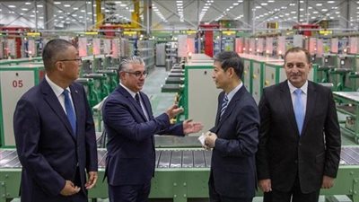 إطلاق شعلة التشغيل التجريبي لخط الألياف الزجاجية الجديد في السخنة