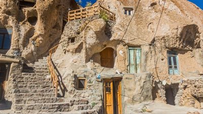من هم سكان كهوف قرية كانودفان الإيرانية وكيف حولوا الكهوف لمنازل؟