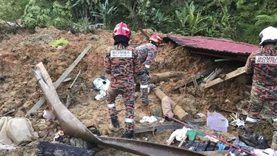 ارتفاع حصيلة ضحايا انهيار أرضي بماليزيا إلى 24 قتيلًا